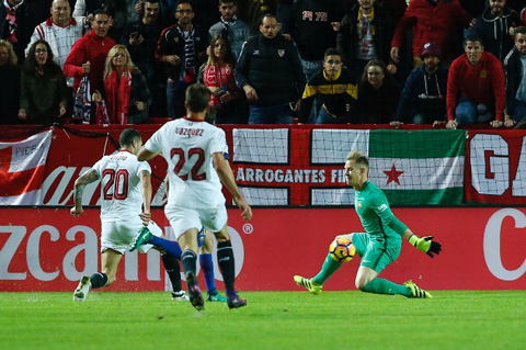 Vitolo dứt điểm thành công mở tỷ số cho Sevilla