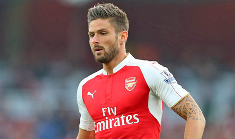 Giroud thường xuyên ngồi dự bị mùa này