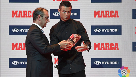 Báo thân Real trao giải hay nhất mùa trước cho Ronaldo
