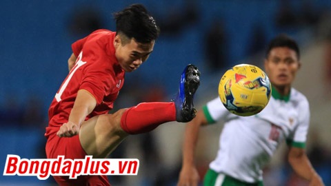 Văn Toàn đã ghi bàn thắng quyết định, mang về chiến thắng cho ĐT Việt Nam