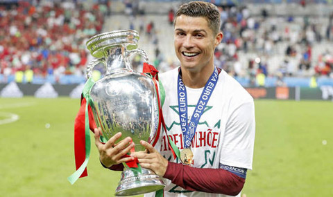 Ronaldo với chức vô địch EURO đầu tiên trong sự nghiệp