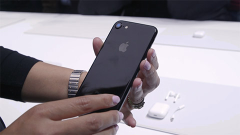 iPhone 7 xách tay 32GB tụt xuống dưới mức 16 triệu đồng