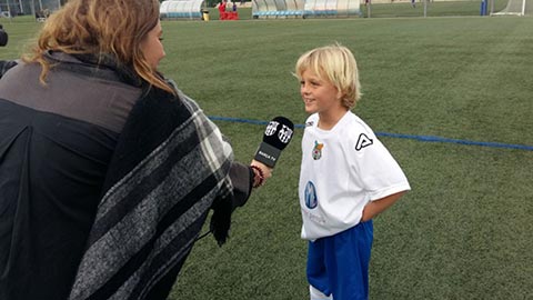 Cháu ngoại “thánh” Johan Cruyff chọc thủng lưới đội trẻ Barca