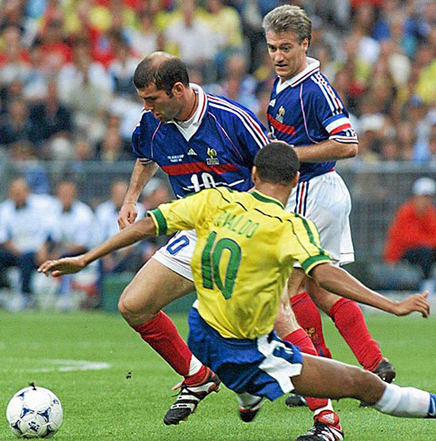 Zidane trong trận chung kết World Cup 1998