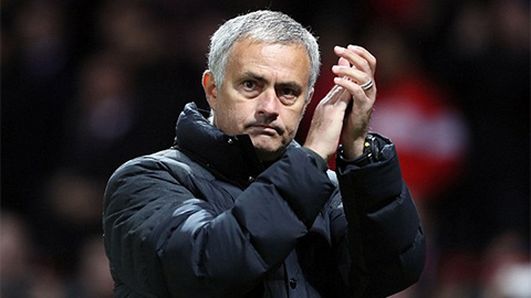 Mourinho nhận án phạt trước đại chiến với Arsenal