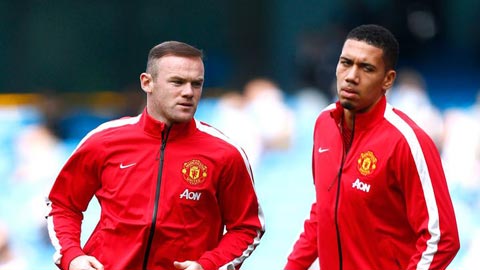Cả Rooney và Smalling (phải) đều có nguy cơ lỡ trận đại chiến với Arsenal vì chấn thương