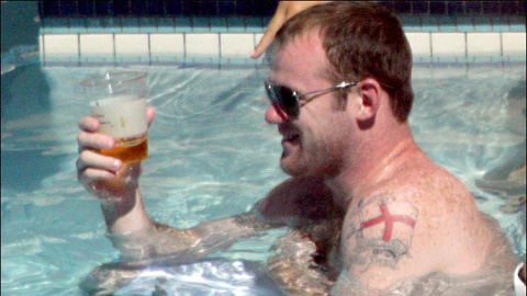 Rooney cực kỳ nghiện đồ uống có cồn