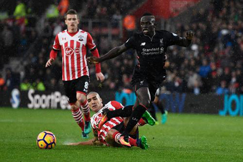 Mane chơi xông xáo nhất trên hàng công Liverpool