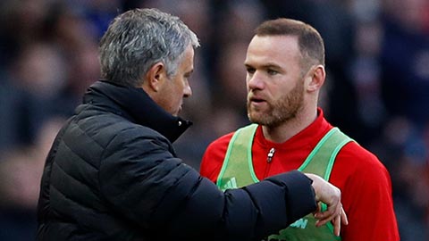 Mourinho chê Rooney quá chậm chạp