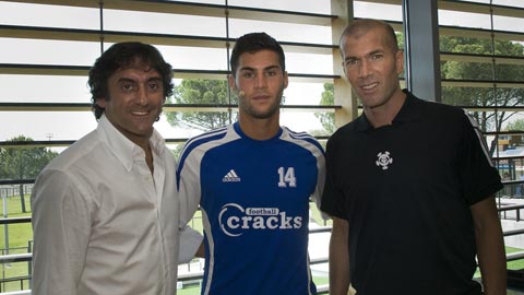 Cậu con trai Enzo (giữa) của Zidane được đặt tên theo huyền thoại Enzo Francescoli