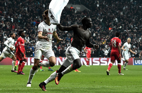 Besiktas xuất sắc gỡ hòa vào phút 89 của trận đấu