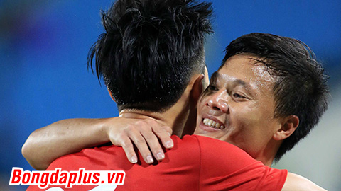 Đội tuyển Việt Nam lần đầu toàn thắng ở vòng bảng AFF Cup