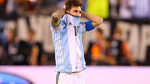 5 pha đá hỏng phạt đền đáng quên của Messi