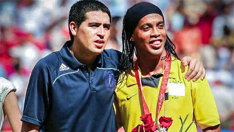 Ronaldinho và Riquelme từ chối, Ze Roberto muốn phục vụ Chapecoense
