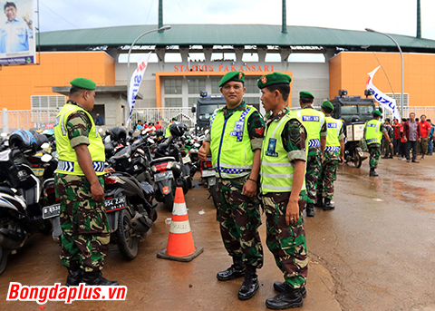 Để đảm bảo an ninh cho trận đấu này, Indonesia đã điều động một số lượng lớn lực lượng chức năng