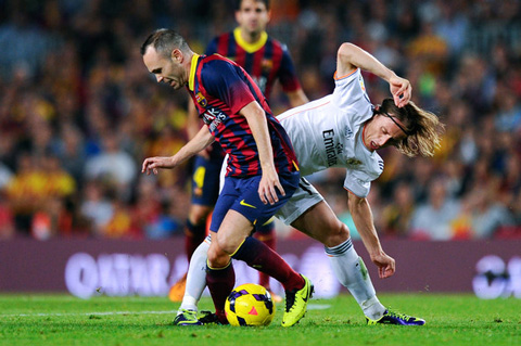 Cuộc đối đầu giữa Iniesta và Modric sẽ quyết định thế trận Siêu kinh điển