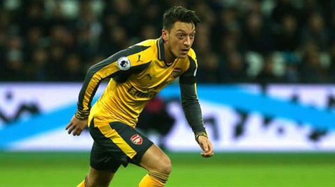 Oezil phấn khởi vì Arsenal sống sót qua tháng 11