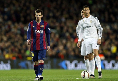 Messi và Ronaldo ganh đua từ trong ra ngoài sân cỏ