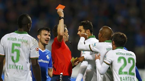 Vòng 14 Bundesliga: Mưa thẻ đỏ, hạn bàn thắng