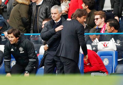 Conte còn lâu mới bằng Mourinho