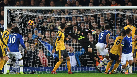 Williams đánh đầu ấn định tỷ số 2-1 cho Everton