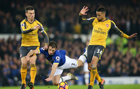 Koscielny đã có trận đấu đáng quên trước Everton