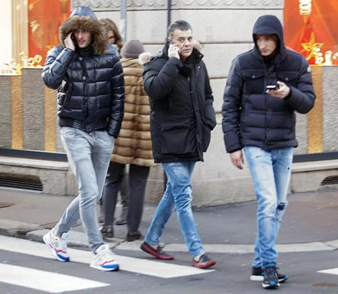 Fellaini bị bắt gặp trên đường phố Milan