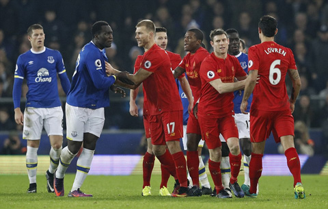 Trận derby vùng Merseyside diễn ra rất nóng