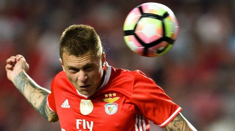 Benfica bị FIFA điều tra vì Lindelof