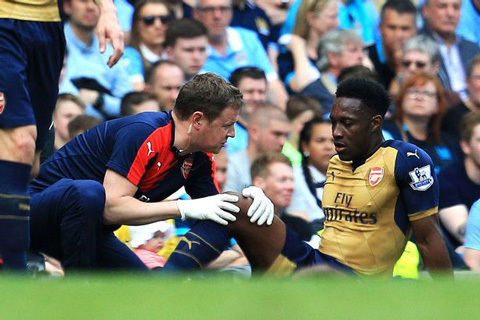 Welbeck đã nghỉ thi đấu 6 tháng vì chấn thương