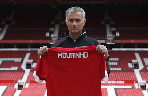 Mourinho đáp lại chỉ trích một cách văn vẻ