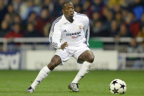 Gót chân Achilles trong đội hình Real năm 2003 chính là vị trí tiền vệ phòng ngự, sau khi bán Makelele