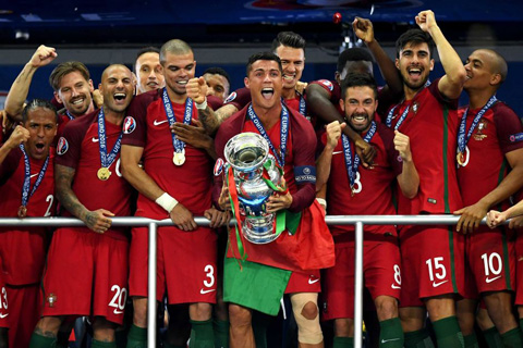 Bồ Đào Nha vô địch EURO 2016 với Ronaldo là 1 trong 2 tiền đạo