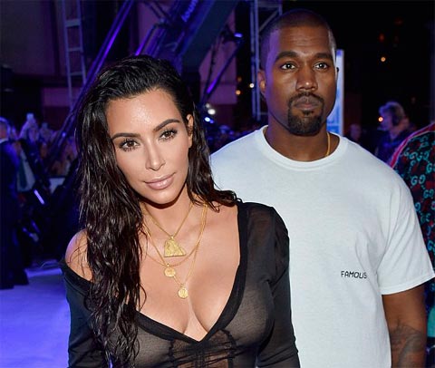 Kim Kardashian không còn nhẫn cưới và ngày càng xa cách Kanye West