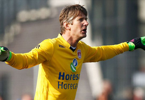 Van der Sar từng trở lại thi đấu cho VV Noordwijk