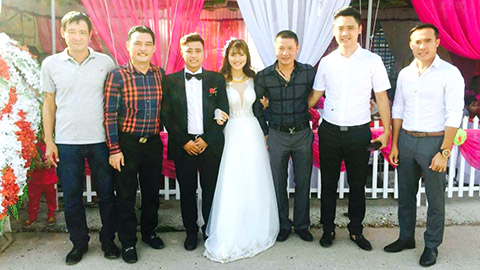 Ban lãnh đạo, Ban huấn luyện Hà Nội FC dự đám cưới của 2 CĐV đội nhà