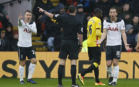 Tình huống trọng tài không cho Tottenham hưởng penalty