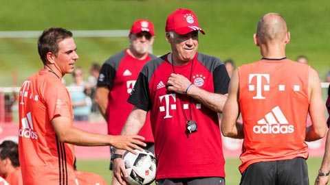 Một nhiệm vụ quan trọng của HLV Ancelotti là vực dậy tinh thần cho các học trò tại Bayern