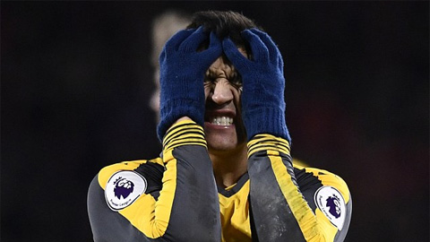 Sanchez ném găng, chửi thề sau trận hòa của Arsenal