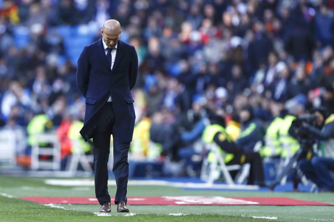 Tính đến thời điểm hiện tại, Zidane đã dẫn dắt Real tổng cộng 53 trận và mới chỉ để thua 2 trận. Trận thua đầu tiên và duy nhất của ông tại trận địa La Liga là trước Atletico vào cuối tháng 2