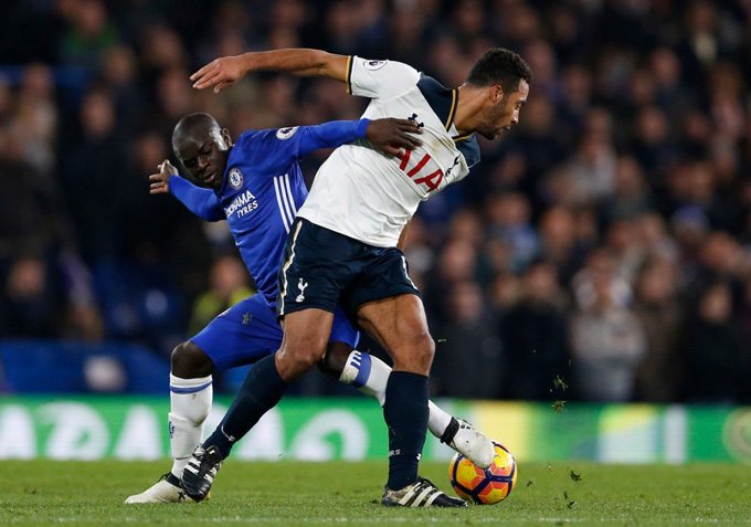 4. N'Golo Kanté (Leicester City/Chelsea): Tắc bóng: 157; Đánh chặn: 127; Số lần tắc bóng và đánh chặn trung bình mỗi trận: 7,94