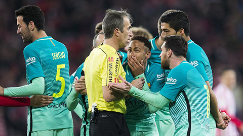 Nghi vấn trọng tài xử ép Barca ở trận thua Bilbao