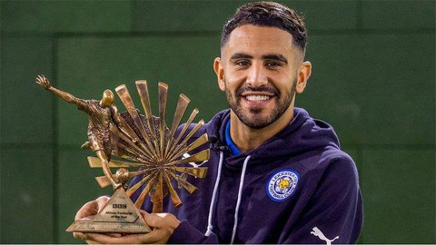 Mahrez được BBC trao giải trong buổi lễ vinh danh cầu thủ hay nhất châu Phi 2016