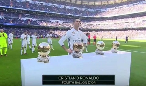 Các đồng đội chỉ làm nền cho Ronaldo