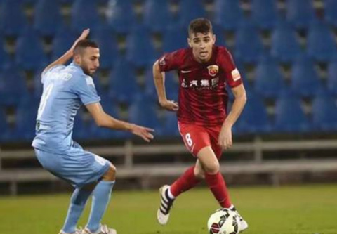 Oscar trong trận đầu tiên chơi cho Shanghai SIPG