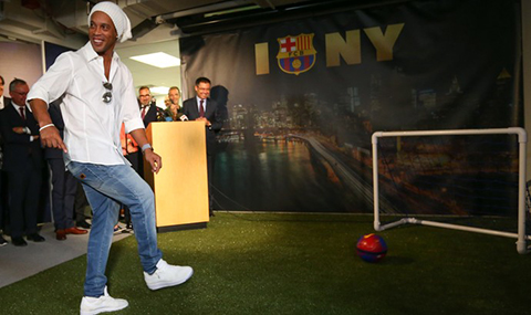 Ronaldinho không tham gia bóng đá đỉnh cao từ năm 2015