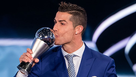 Ronaldo đá đểu Messi và Barca trong ngày đoạt danh hiệu FIFA The Best