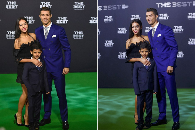 Ronaldo xuất hiện trong bộ vest lịch lãm bên cạnh cô bạn gái mới Georgina Rodriguez và cậu con trai