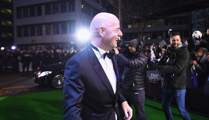 Chủ tịch FIFA Gianni Infantino đầy vẻ tươi vui trong lần đầu gala FIFA The Best được tổ chức