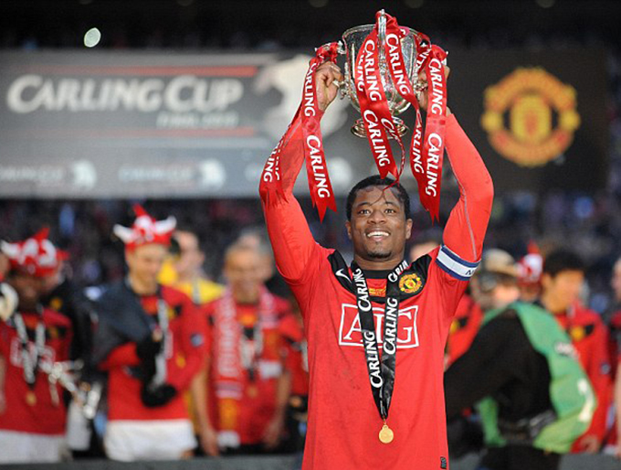 Evra là một trong những hậu vệ trái xuất sắc của M.U. Năm 2014 anh chia tay đội chủ sân Old Trafford để sang khoác áo Juventus, nhưng ở tuổi 35 anh đang dần mất vị trí chính thức.